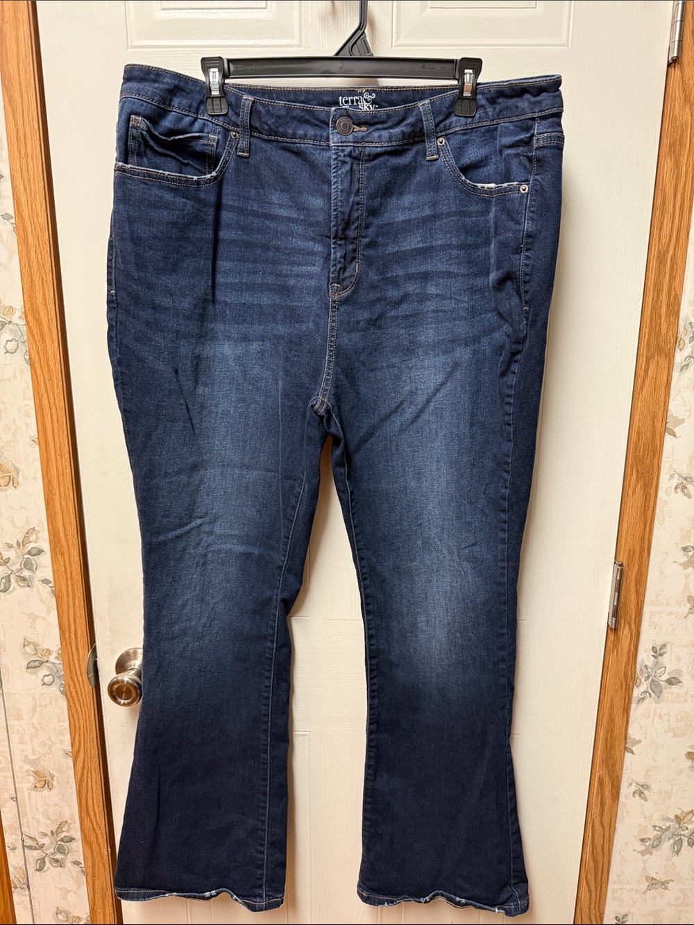 Terra & Sky Women's Dark Wash Bootcut Jeans – Size 16W